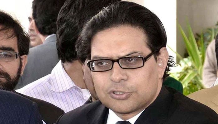 Pakistan Tehreek-e-Insaf (PTI) central general secretary Salman Akram Raja talks to journalists. — INP/File