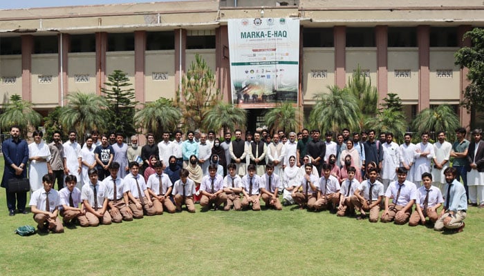 Faculty members, staff, and students posing for the photo at the conclusion of the week-long Marka-e-Haq celebrations at the UET Peshawar. —Facebook@UETPeshawarOfficial