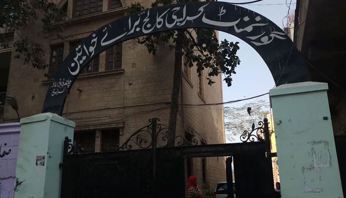 The images shows the main entrance of the Government College for Women, Chand Bibi Road.  — Facebook@Govt Karachi college for Women Chand Bibi Road Karachi