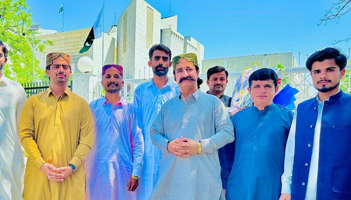 Former MPA Mir Shehryar Khan Shar (centre) standing in front of the Supreme Court (SC) in Islamabad on May 7, 2026. — Facebook@mirshaharyarkhanshar