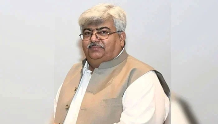 Federal Board of Revenue (FBR) Chairman Rashid Mahmood Langrial addresses an event. — National Defence University website/File