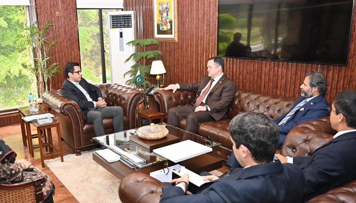 Chairman of Capital Development Authority (CDA) Sohail Ashraf (left) in a meeting with Ambassador of Uzbekistan Alisher Tukhtayev at the CDA Headquarters on May 8, 2026. — Facebook@cda.isb.pk