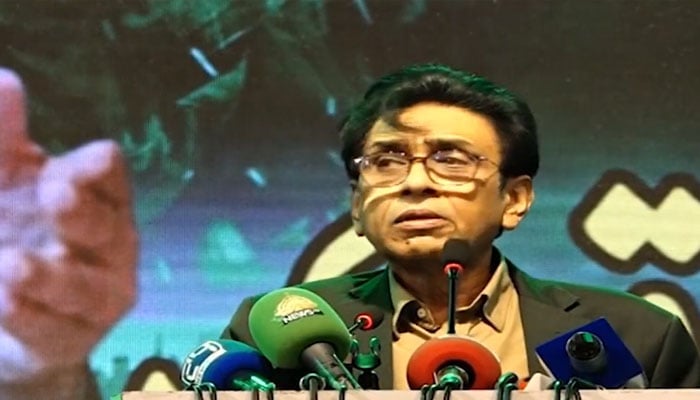 MQM-P Chairman Dr Khalid Maqbool Siddiqui addressing a public rally. — YouTube/Geo News/Screengrab