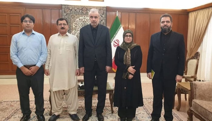 The group photo was taken on April 24, 2026 after the Consul General of the Islamic Republic of Iran in Karachi, Akbar Isazadeh, hosted a lunch in honour of the professors of the Persian Language and Literature Department at the University of Karachi at the Consulates premises. —  Facebook@Persian.UniversityofKarachi