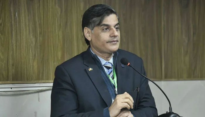 Ameer-ud-Din Medical College Principal Prof Farooq Afzal  addresses an event on December 11, 2025. — Facebook@amcpgmi