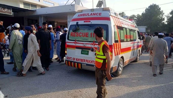 Three injured in Karak gas line fire