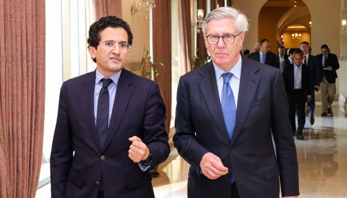 Federal Minister for Petroleum Ali Pervaiz Malik met with Barrick Gold Corporation Chairman John L Thornton in Islamabad on Sunday. —Facebook@AliPervaizOfficial