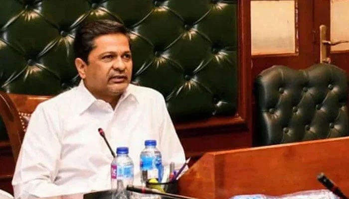 Karachi Commissioner Syed Hassan Naqvi chairs a meeting in Karachi on May 7, 2024. — X@CommissionerKhi