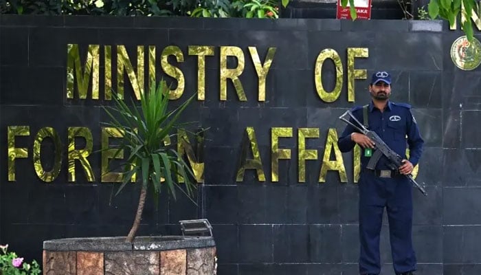 A security personnel stands guard outside the Foreign Ministry office in Islamabad on April 9, 2026. — AFP