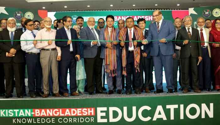 Bangladesh’s Minister for Education Dr. A. N. M. Ehsanul Hoque Milon, Pakistan’s High Commissioner Mr. Imran Haider, HEC Director General Scholarships Ms. Aayesha Ikram, Project Director Mr. Jahanzeb Khan, and other senior officials , inaugurating the event. —Facebook@HECPakistan2002