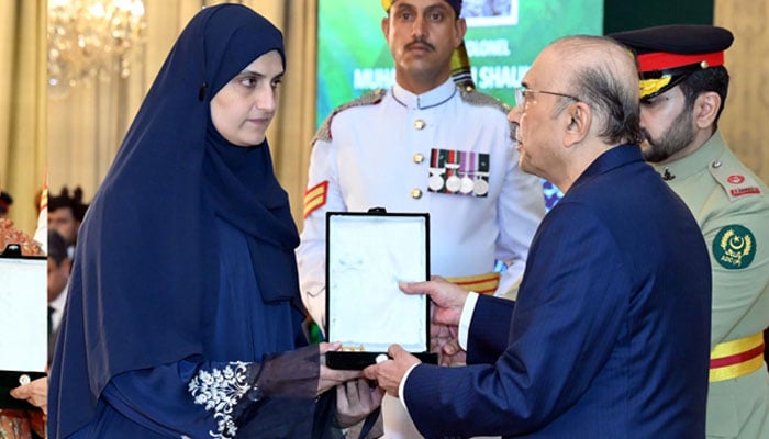 President Asif Ali Zardari confers Sitara-e-Basalat upon the families of martyrs during an investiture ceremony at Aiwan-e-Sadr, May 14, 2026. —APP
