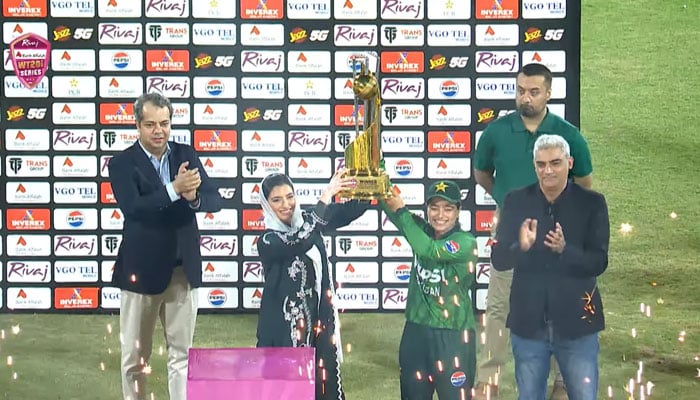 Pakistan Women captain Fatima Sana receiving the trophy on May 15, 2026. — Facebook@PakistanCricketBoard/Screengrab