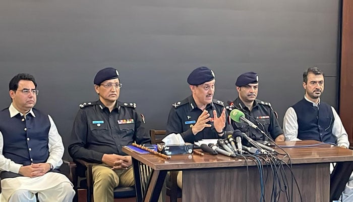 Additional Inspector General Karachi Azad Khan (centre) speaks at a media briefing at the Central Police Office on May 15, 2026. — Facebook@sindhpolicedmc