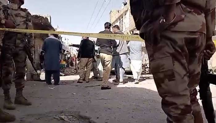 Police cordon off area after motorbike blast injures nine among security personnel near Jan Muhammad Road in Quetta, Balochistan, February 28, 2025. — Geo News