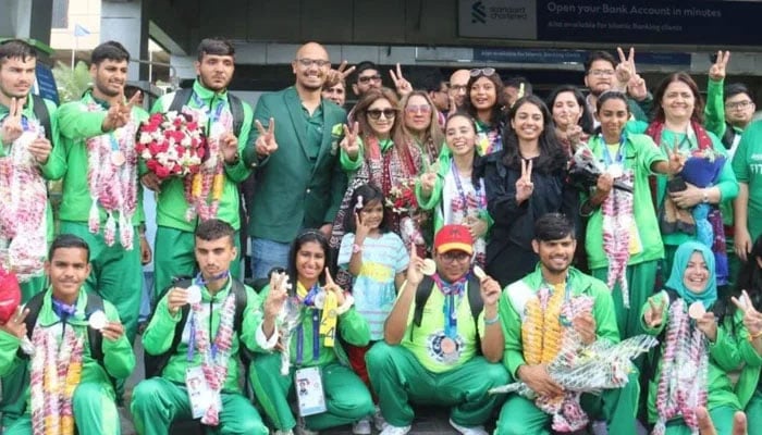 Special Olympics Pakistan Chairperson Ronak Lakhani with the Pakistani athletes. — PR
