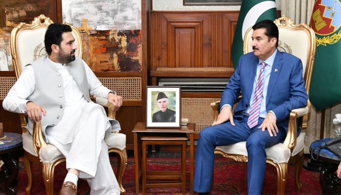 Khyber Pakhtunkhwa Governor Faisal Karim Kundi (right) in a meeting with Chief Minister Muhammad Sohail Afridi at the Governor’s House in Peshawar on May 17, 2026. — Facebook@FaisalKarimKundi