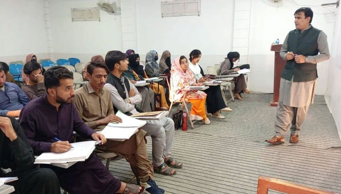 A teacher gives a lecture during class in a university. — Facebook@irshad.ali.burfat.226341/File