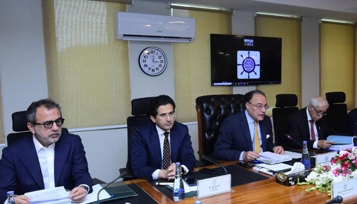 Federal Minister for Finance and Revenue Muhammad Aurangzeb chairing the meeting of the Economic Coordination Committee (ECC), May 19, 2026. —APP