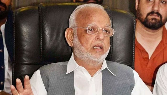 Pakistan Tehreek-e-Insaf (PTI) leader Ijaz Ahmad Chaudhry is addressing a press conference in Lahore. — APP/File