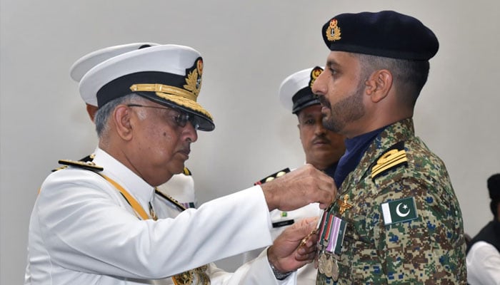 Admiral Naveed Ashraf, Chief of the Naval Staff, awarding medal to an officer during PN Investiture Ceremony held at Karachi, May 20, 2026. —Facebook@DgprNavy