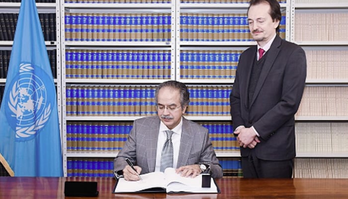 Permanent Representative of Pakistan to the United Nations Ambassador Asim Iftikhar Ahmed signs the Singapore Convention on Mediation at the UN Headquarters — reaffirming Pakistans commitment to rules-based trade and peaceful dispute resolution, May 23, 2025. — Instagram/@pakmission_un