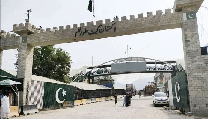 In this undated picture people are pictured at the zero point Torkham border crossing between Afghanistan and Pakistan, in Nangarhar province. — APP