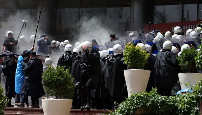 Turkish riot police enter the headquarters of the main opposition Republican People’s Party (CHP) to evict its ousted leadership, after authorities ordered enforcement of a court ruling removing the party’s leadership from the building, in Ankara, Turkey, May 24, 2026.—Reuters