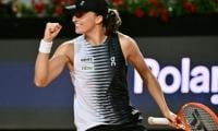 Swiatek Races Into French Open Second Round