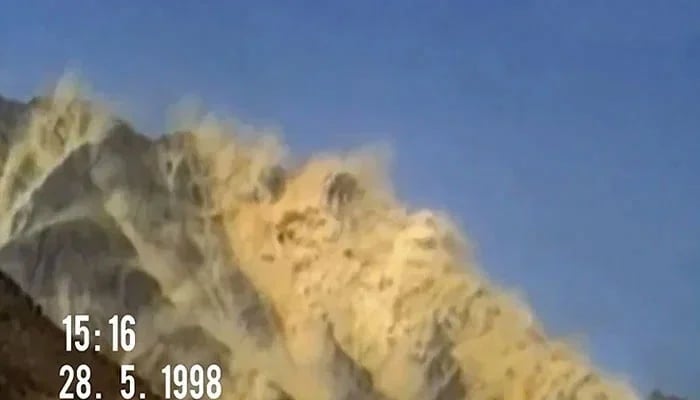 An screengrab from the successful test of the nuclear, on My 28, 1998. —Radio Pakistan