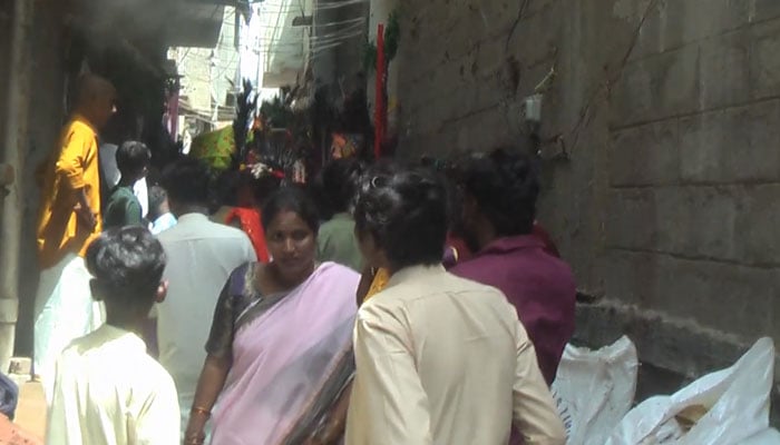 The Tamil Hindu community are seen in Karachi. — Screengrab via YouTube@wowwalkingtou/File