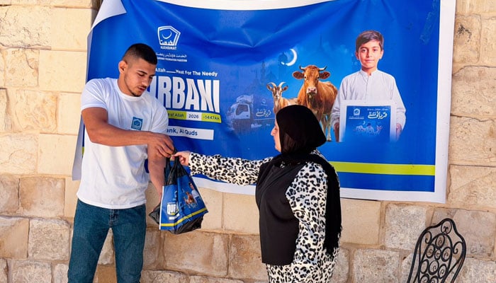 Alkhidmat Foundation volunteers distribute sacrificial meat among the war-affected Palestinian families and children in Egypt on May 29, 2026. — Facebook@alkhidmat.org