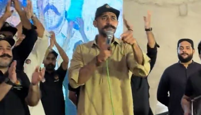 Zulfikar Ali Bhutto Jr addressing the public during HIV AIDS awareness session in Dadu. —Screengrab via Tiktok@irshadkhaskheli42/File