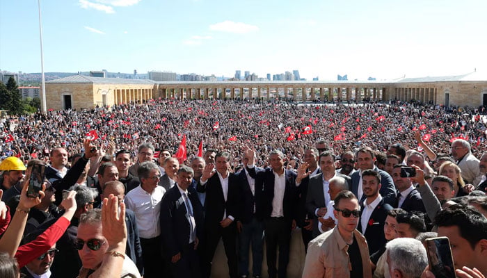 Ozgur Ozel, the ousted chairman of the main opposition Republican People’s Party (CHP), and his supporters visit the mausoleum of modern Turkey’s founder Mustafa Kemal Ataturk in Ankara, Turkey, May 30, 2026.—Reuters