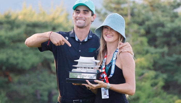 Joaquin Niemann celebrates with his wife.—Reuters