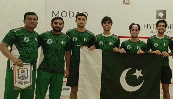 Pakistan team poses for a picture after their fifth place match of the World Junior Squash Championship 2025 against Korea at the Black Ball in Cairo on August 1, 2025. — Reporter/Faizan Lakhani