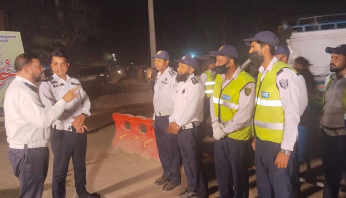 Punjab traffic officials are seen in this image. — Facebook@citytraffic.policelhr/File