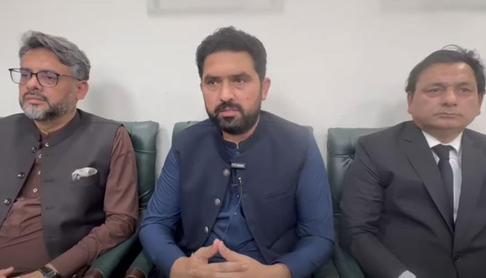 Khyber Pakhtunkhwa Chief Minister Sohail Afridi (centre) speaks to the media at IHC on June 3, 2026. — Screengrab via Facebook@Shafijanpti
