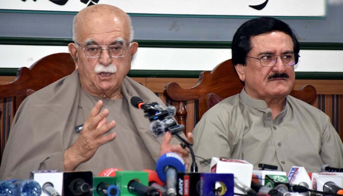 Opposition Leader in the National Assembly and Chairman of the Pashtunkhwa Milli Awami Party, Mahmood Khan Achakzai, addresses a press conference at Quetta Press Club on June 4, 2026. — INP