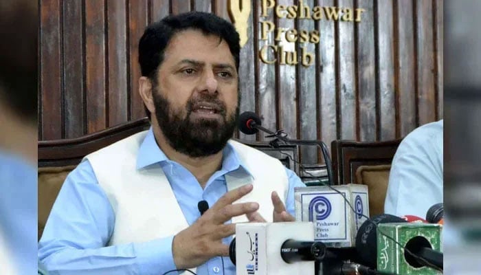 Jamaat-e-Islami Khyber Pakhtunkhwa North head, Inayatullah Khan, addresses media persons during a press conference at Peshawar Press Club on June 27, 2024. — PPI