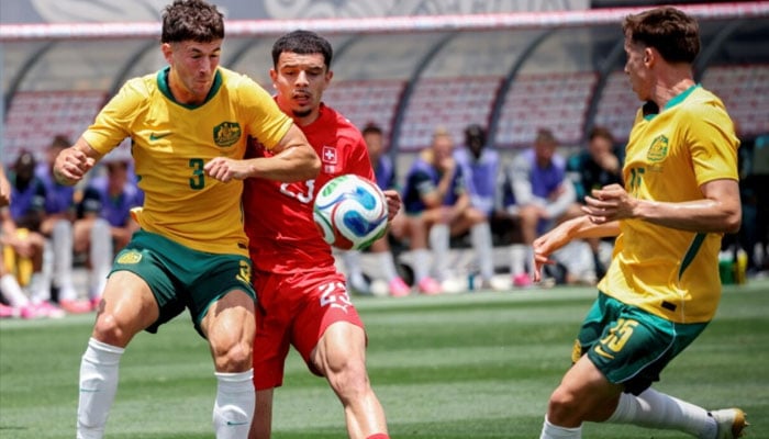 Australias Alessandro Cicati (left) and Switzerlands Zeki Amdouni battle for the ball during the 1-1 draw in San Diego. —AFP