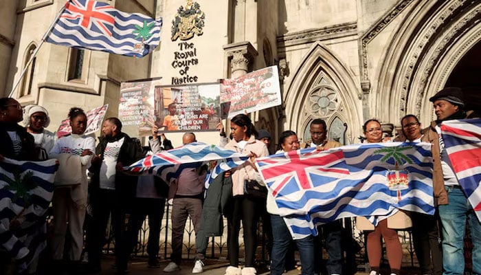 People protest outside the High Court where Chagossian campaigners are challenging the British governments deal to transfer sovereignty of the Chagos Islands to Mauritius, in London, Britain, October 28, 2025.—Reuters