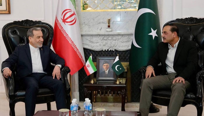 Araghchi holds calls with Field Marshal Asim Munir and FMs of Qatar, Turkiye, UK and France