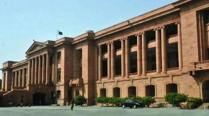 SHC sets aside conviction of 12 persons in drug smuggling case
