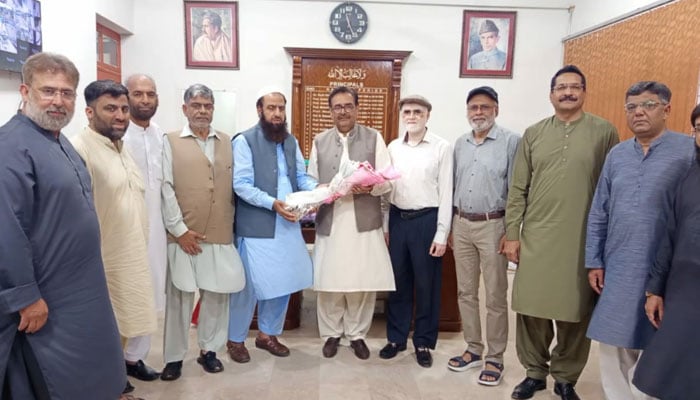 Sahibzada Saleem Ur Rasool, Associate Professor of English Literature, receives flowers from educationists at Islamabad Model College for Boys, F-10/4, on  May 24, 2026. — YouTube@imcbf-104