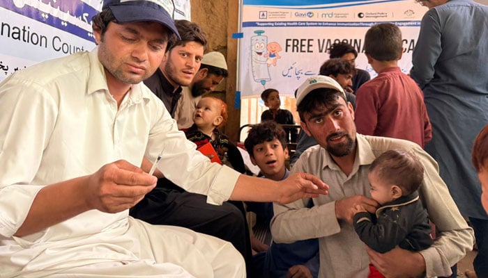 A health worker preparing a vaccine for a child. —APP/File