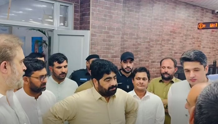 Minister for Revenue and Estates Tariq Mahmood Arian visits the Peshawar Service Delivery Centre on June 15, 2026. — Screengrab via Facebook@Tariq Mehmood Aryani