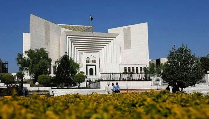 All executive, judicial authorities bound to act upon apex court orders: SC