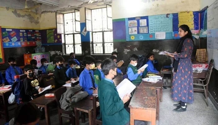 Comparison chart of teacher qualifications in Pakistan