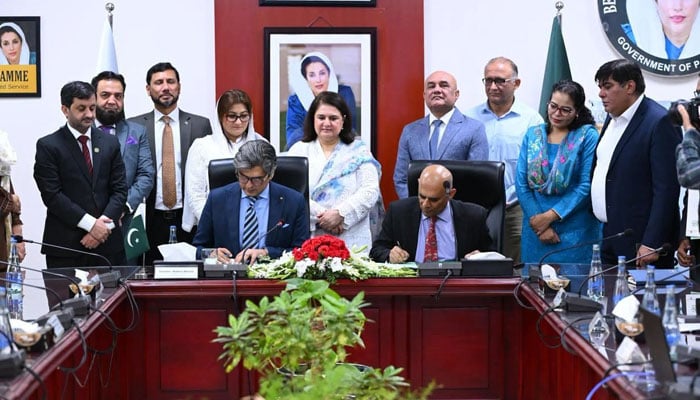 Chairperson BISP, Senator Rubina Khalid, witnesses the agreement signing ceremony at BISP Headquarters on June 18, 2026. — Facebook@officialbisp