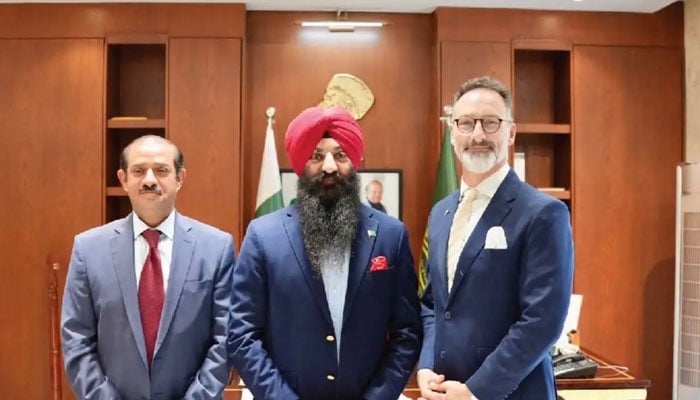 Punjab Minister for Human Rights and Minority Affairs Sardar Ramesh Singh Arora (centre) pictured with US Consul General in Lahore, Stetson Sanders (right) on June 19, 2026. — Facebook@sardarrameshsinghofficial